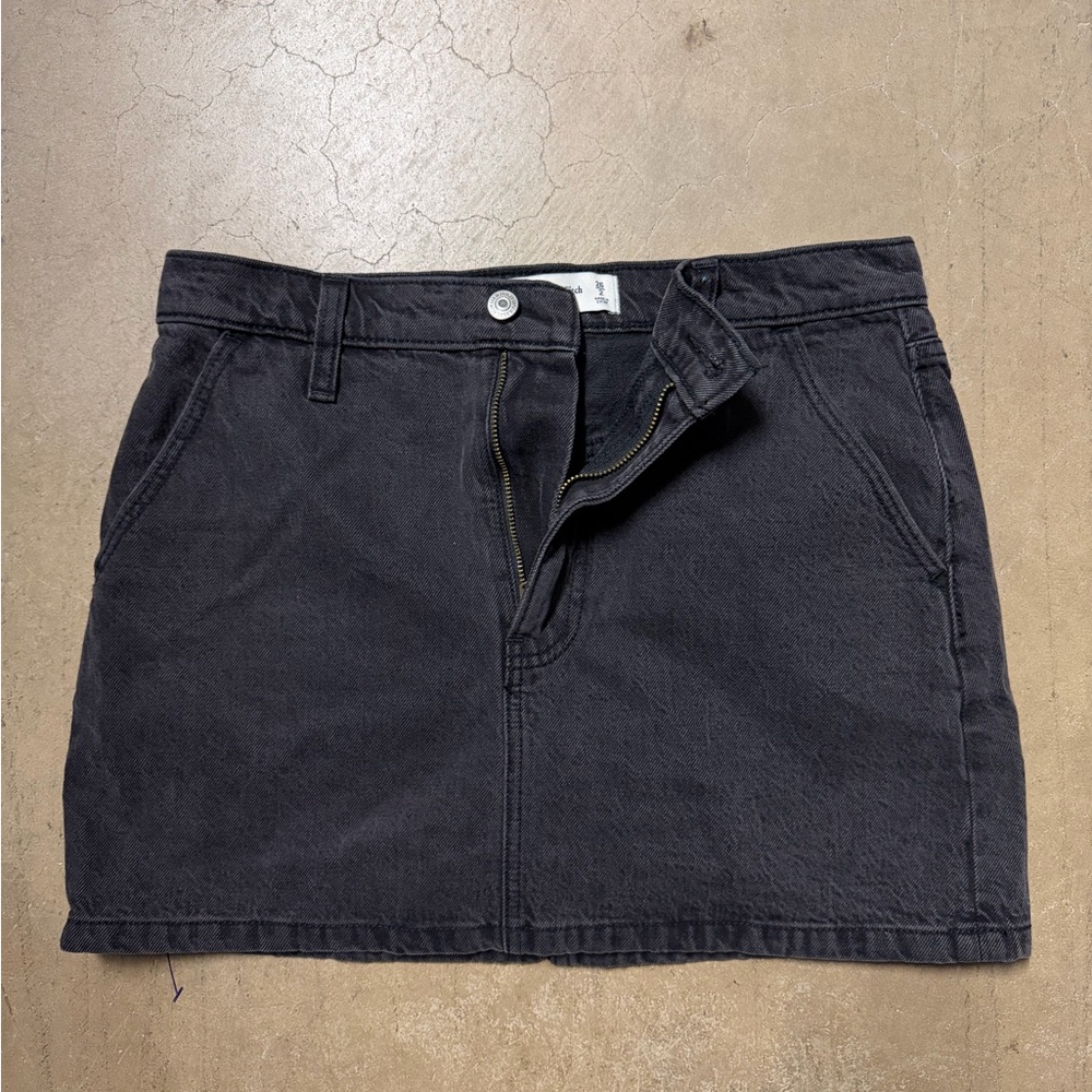 Abercrombie and Fitch mini skirt!!